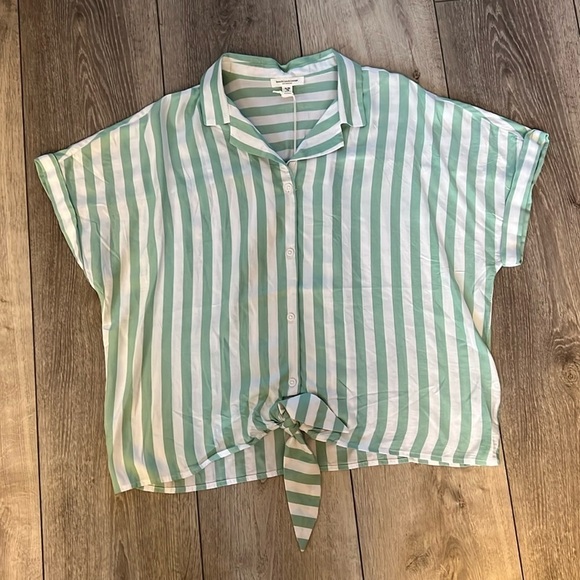 beachlunchlounge Tops - BeachLunchLounge striped button down